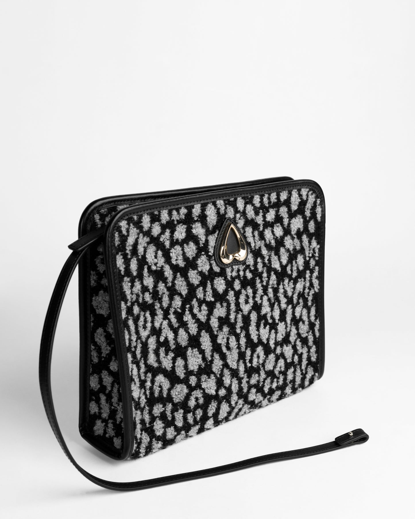 AW HEART POUCH MADAME