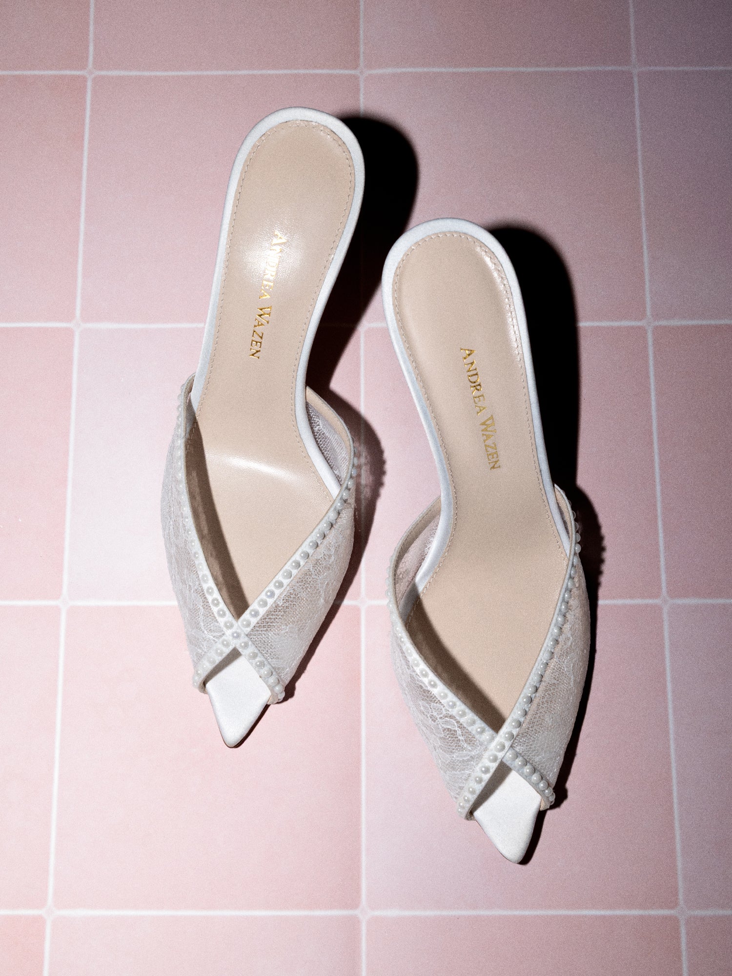 Andrea Wazen Lace Crystal Mule White 37 ミディアムヒール KATY MULE LACE PEARL 75 – Andrea Wazen